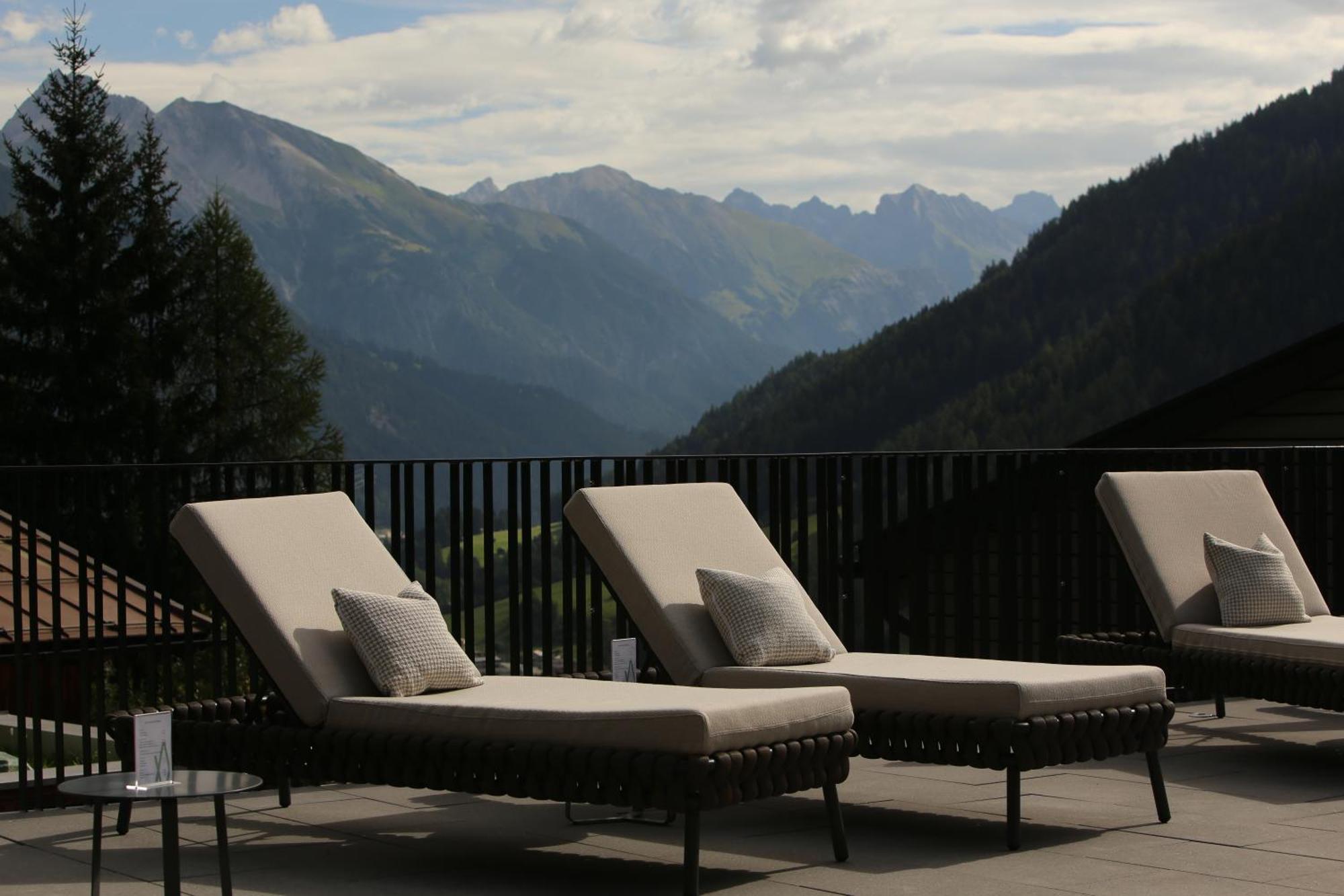 Arpuria L Hidden Luxury Mountain